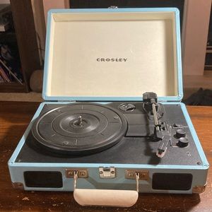 Crosley CR8005D-TU Cruiser Deluxe Vintage 3-Speed Bluetooth Suitcase Record
